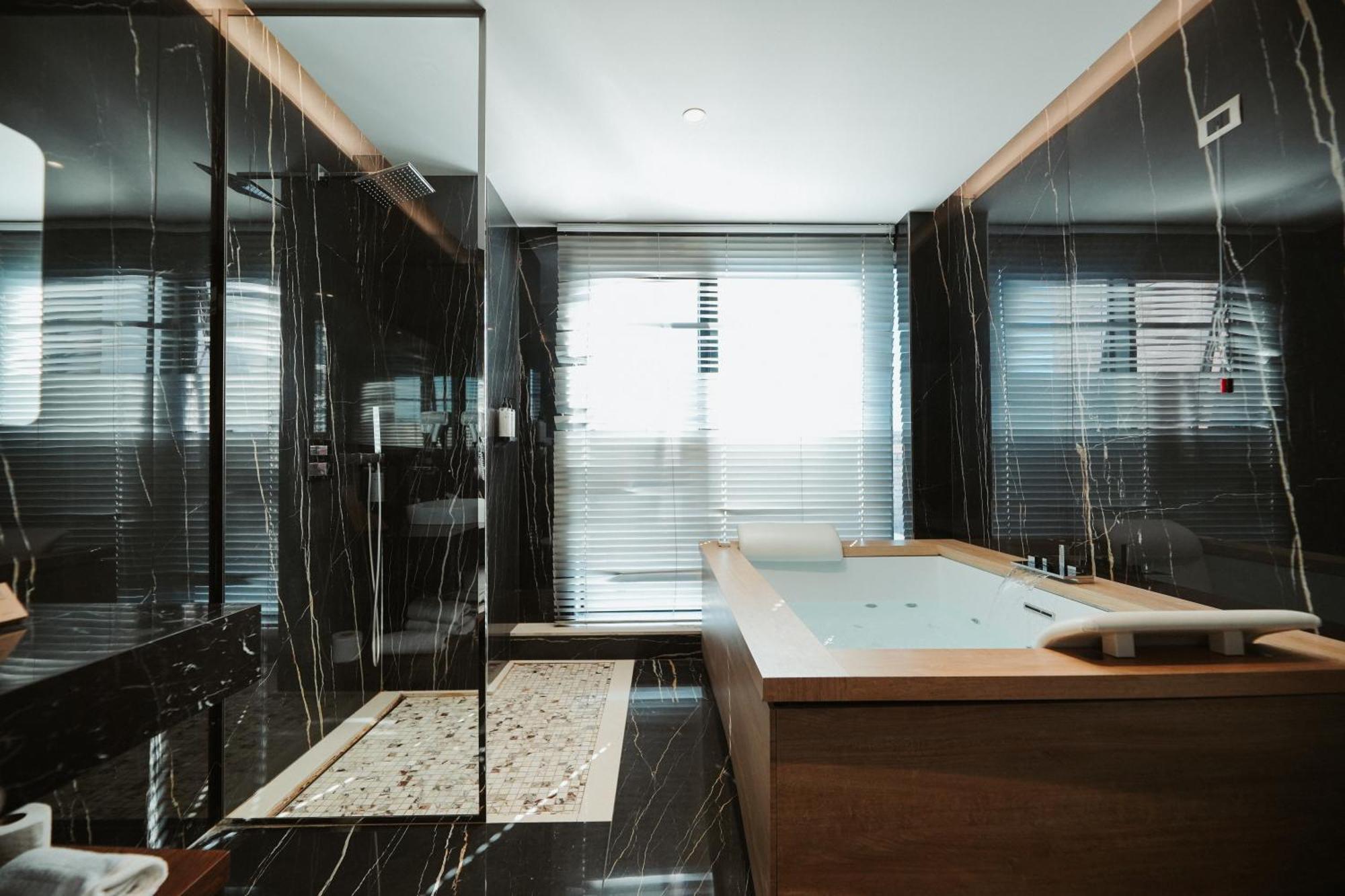 Marinaj Hotel & Spa ティラナ エクステリア 写真